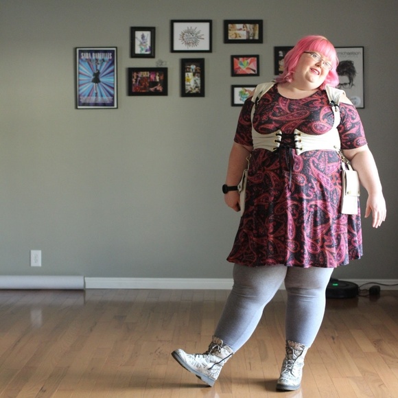 Pink Clove Paisley cold shoulder dress - Picture 4 of 5